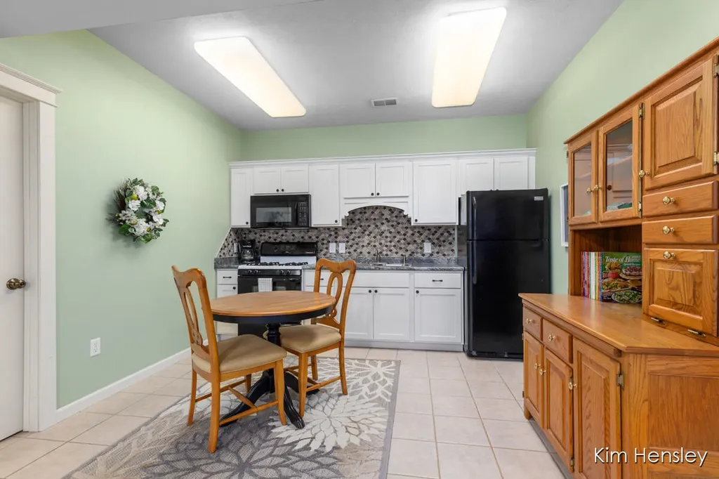 8160 Oakview Ridge Drive NE Cannon Township MI 49341