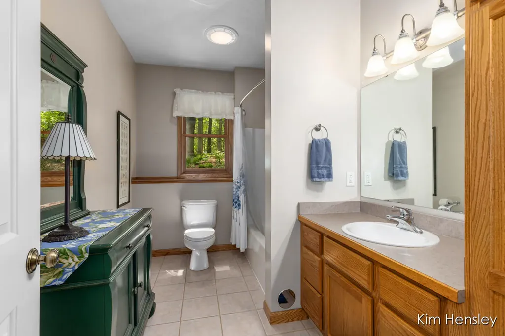 8160 Oakview Ridge Drive NE Cannon Township MI 49341