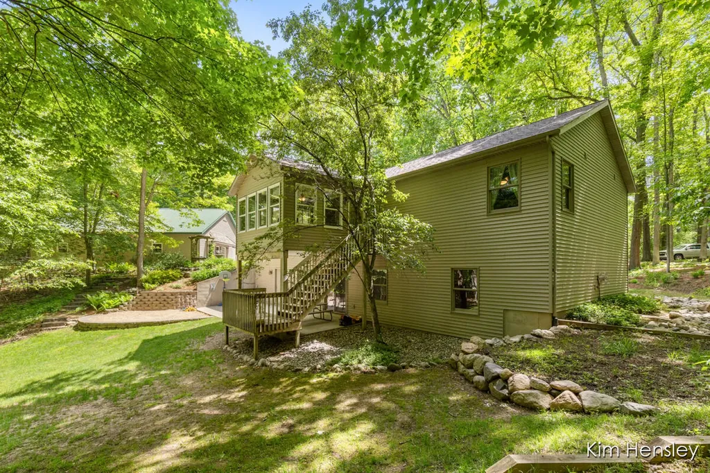 8160 Oakview Ridge Drive NE Cannon Township MI 49341