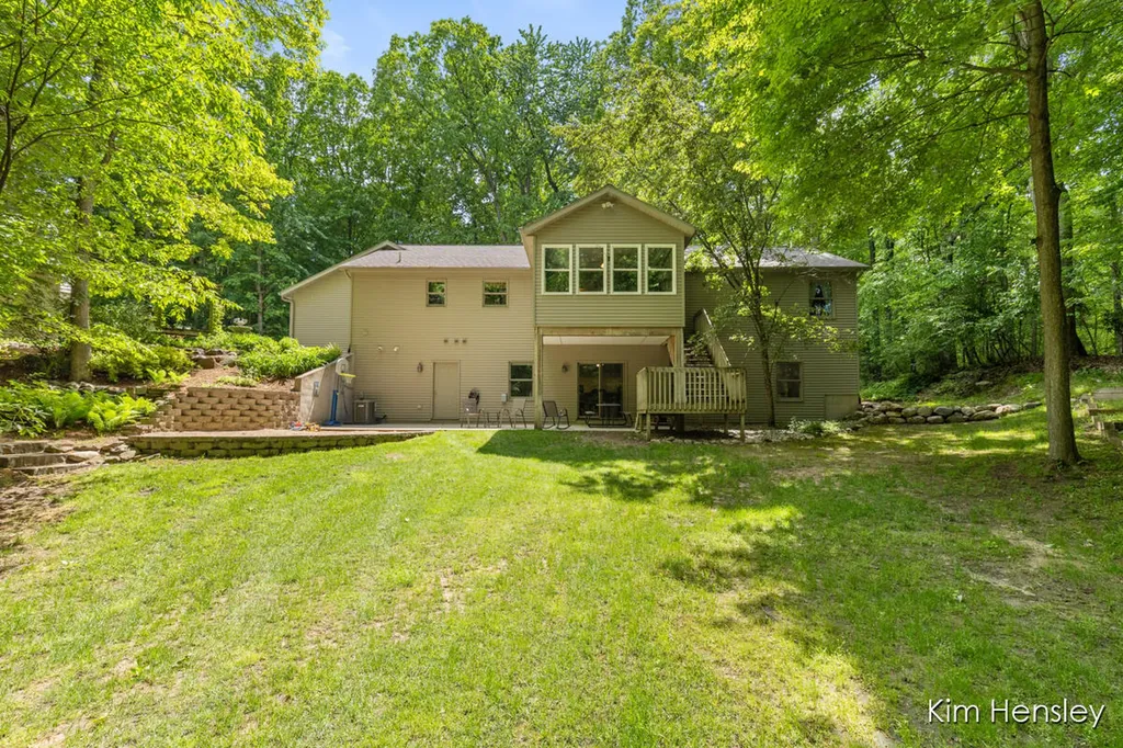 8160 Oakview Ridge Drive NE Cannon Township MI 49341
