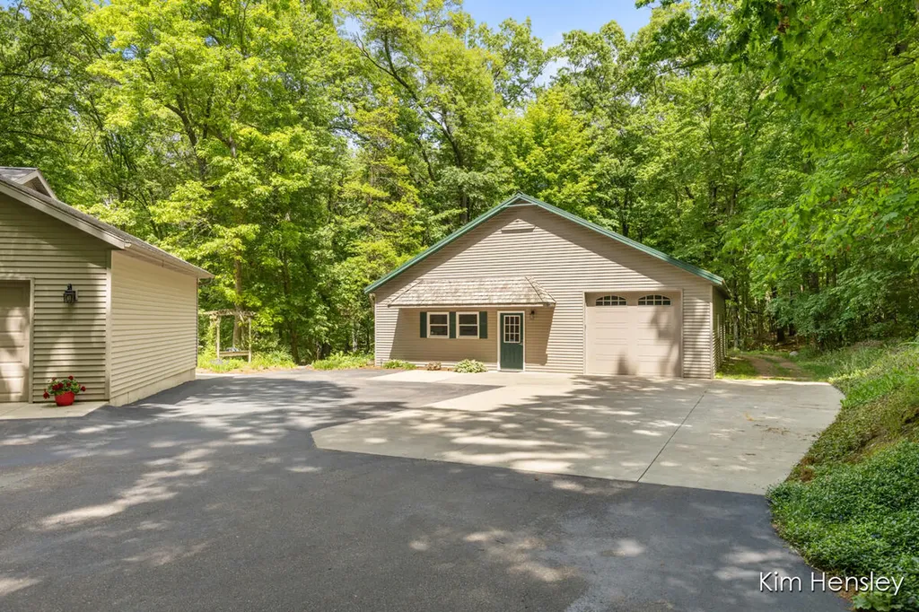 8160 Oakview Ridge Drive NE Cannon Township MI 49341