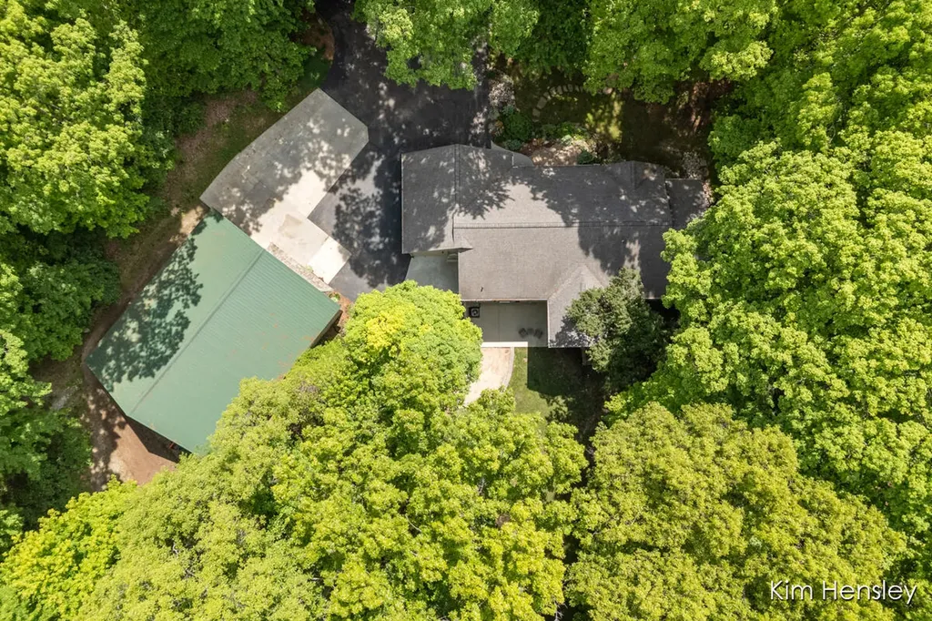 8160 Oakview Ridge Drive NE Cannon Township MI 49341