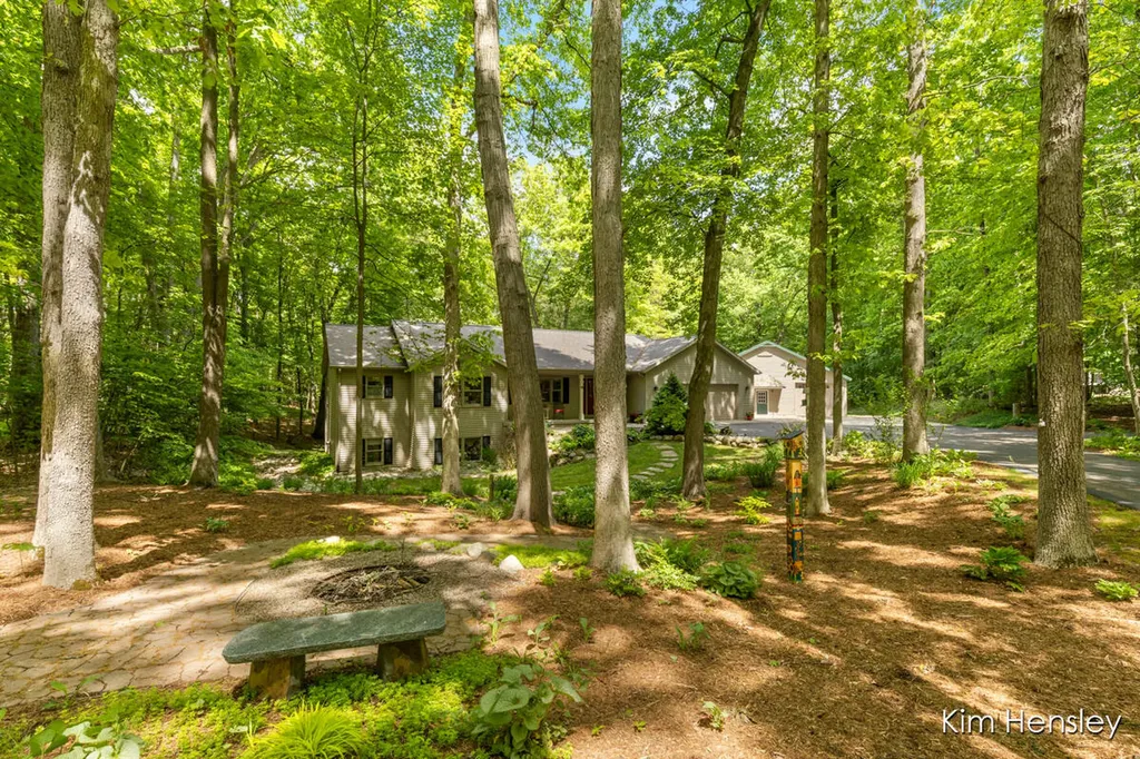 8160 Oakview Ridge Drive NE Cannon Township MI 49341