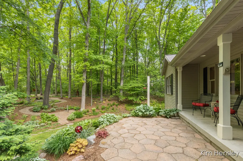 8160 Oakview Ridge Drive NE Cannon Township MI 49341