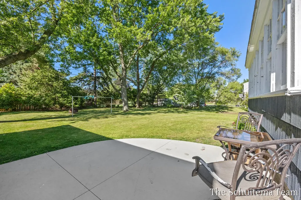 640 E 11th Street Holland City MI 49423