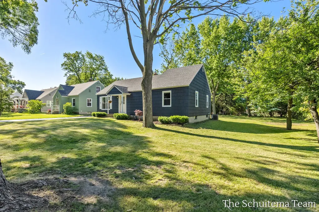 640 E 11th Street Holland City MI 49423