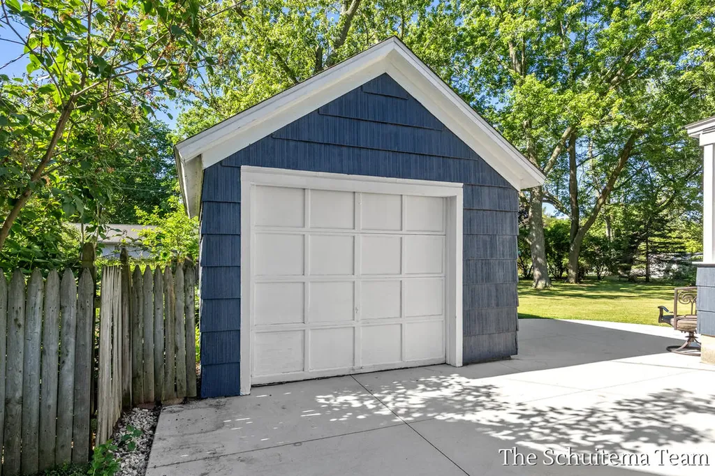 640 E 11th Street Holland City MI 49423