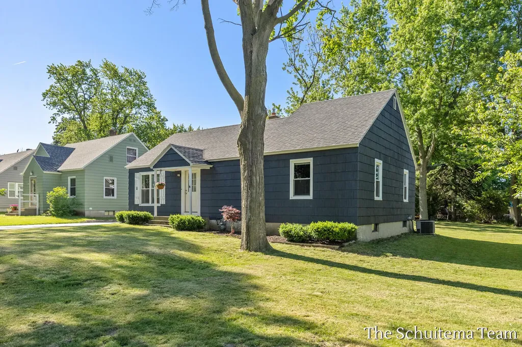 640 E 11th Street Holland City MI 49423