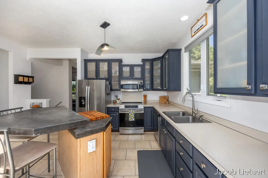 5300 Stone Briar Court SE Kentwood City MI 49512