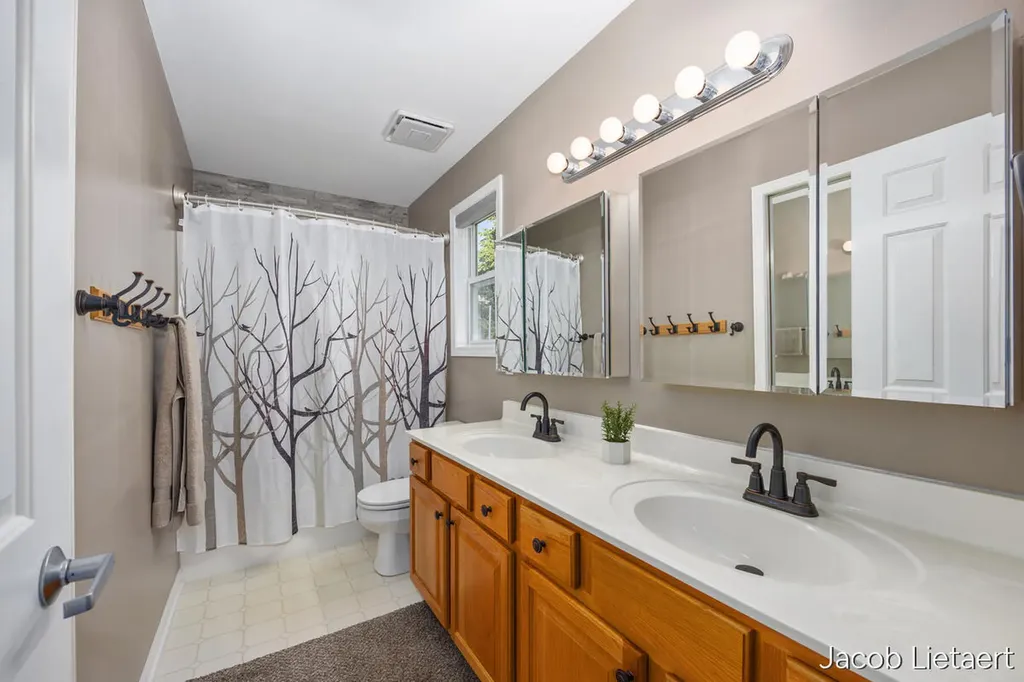 5300 Stone Briar Court SE Kentwood City MI 49512