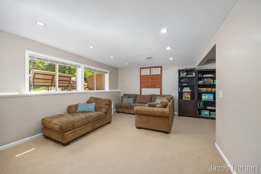 5300 Stone Briar Court SE Kentwood City MI 49512