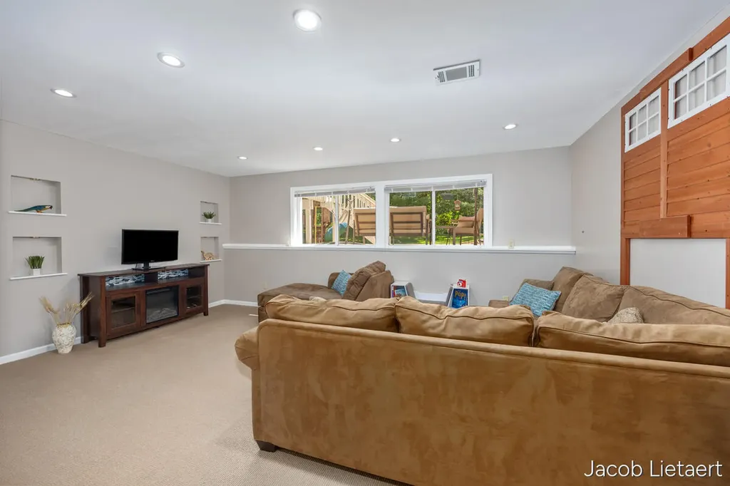 5300 Stone Briar Court SE Kentwood City MI 49512
