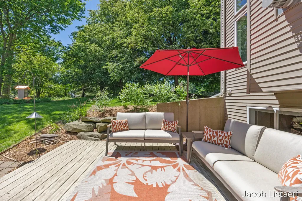 5300 Stone Briar Court SE Kentwood City MI 49512