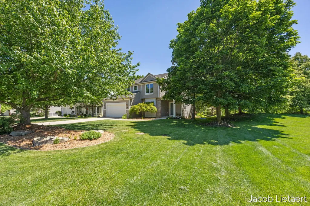 5300 Stone Briar Court SE Kentwood City MI 49512