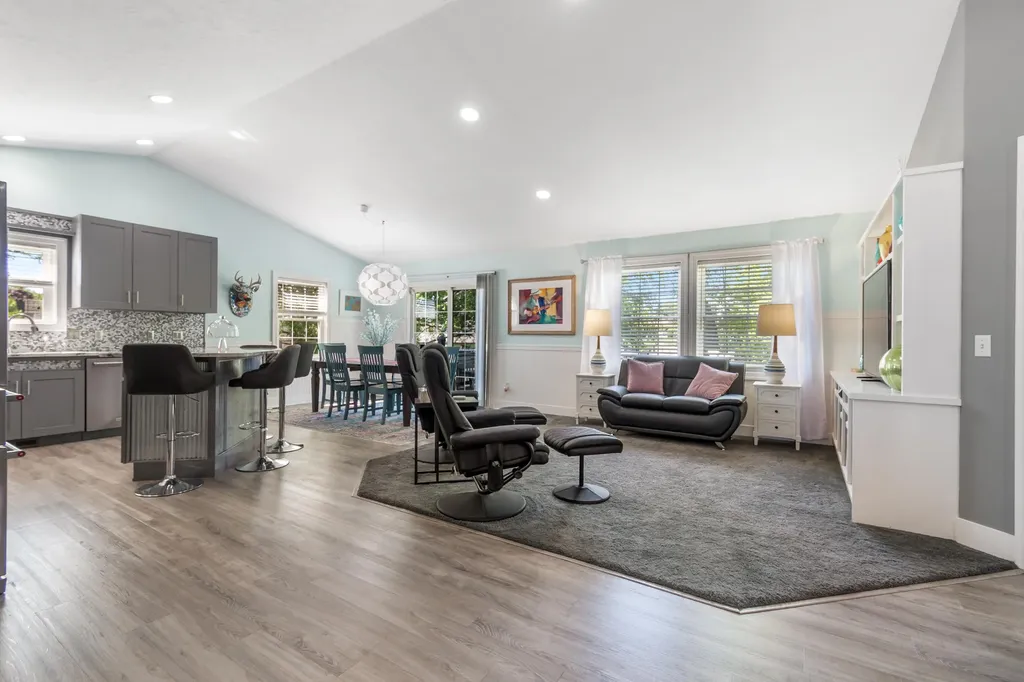 8713 Willow Creek Drive Georgetown Charter Township MI 49428