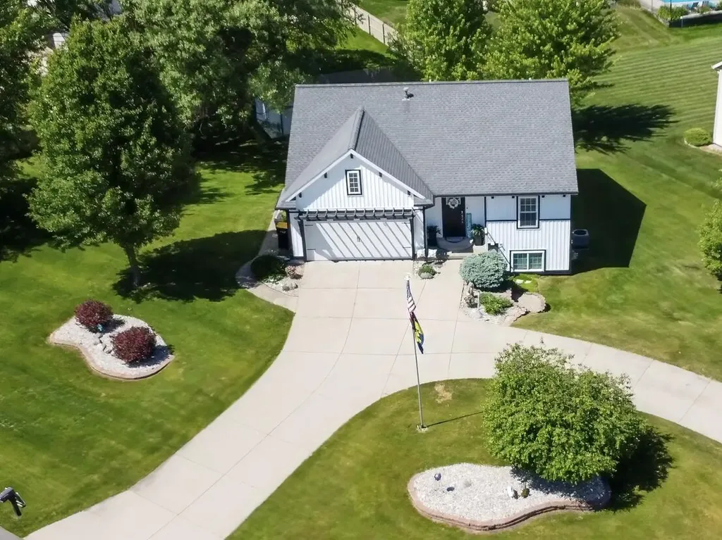 8713 Willow Creek Drive Georgetown Charter Township MI 49428