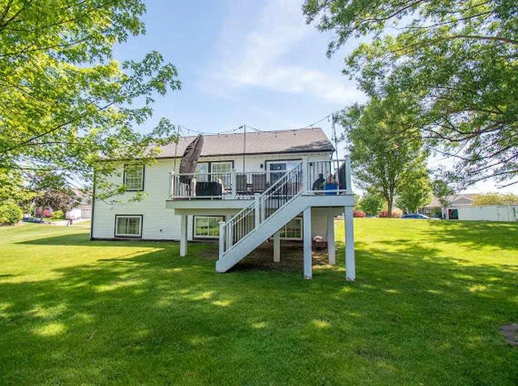 8713 Willow Creek Drive Georgetown Charter Township MI 49428