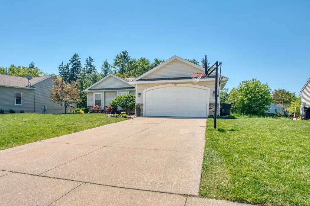 9625 Scotsmoor Drive Caledonia Township MI 49316