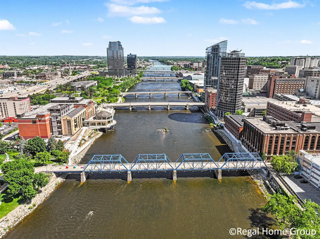 28 Campau Circle NW Grand Rapids City MI 49503