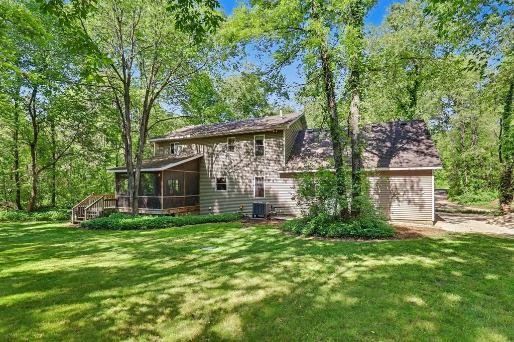 5767 Miranda Drive Montcalm Township MI 48838