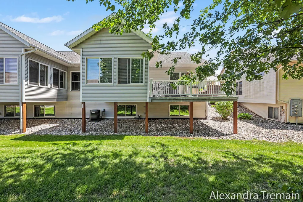 1071 Kensington Street NW Walker City MI 49534