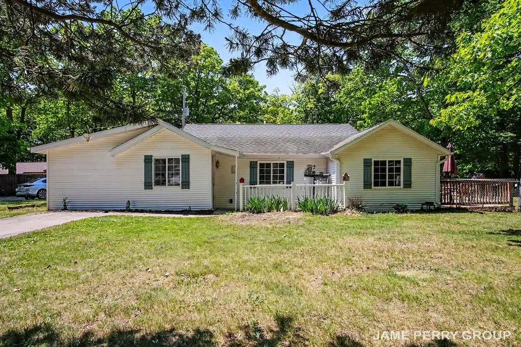 940 S Woodruff Drive S Evergreen Township MI 48888
