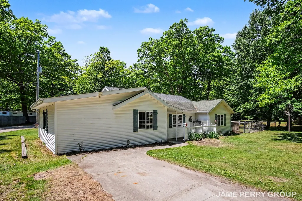 940 S Woodruff Drive S Evergreen Township MI 48888