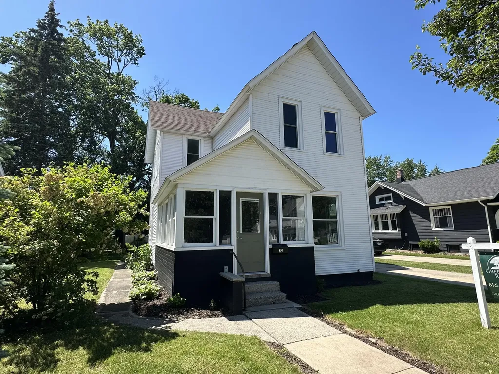 32 W Main Avenue Zeeland City MI 49464