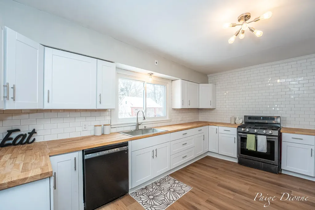 32 W Main Avenue Zeeland City MI 49464