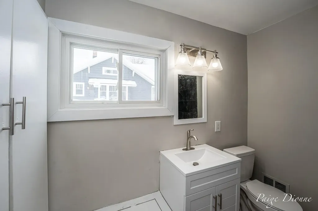 32 W Main Avenue Zeeland City MI 49464