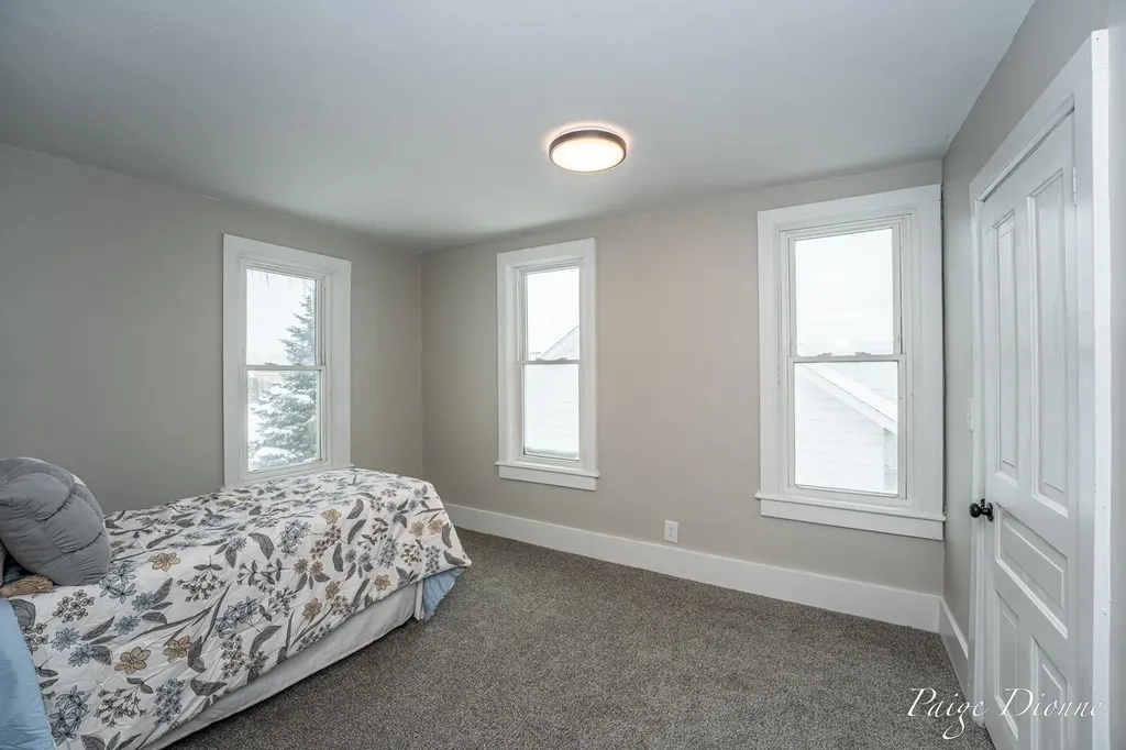 32 W Main Avenue Zeeland City MI 49464