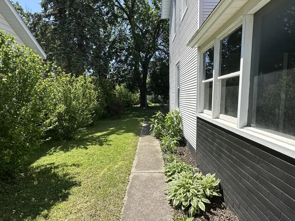 32 W Main Avenue Zeeland City MI 49464