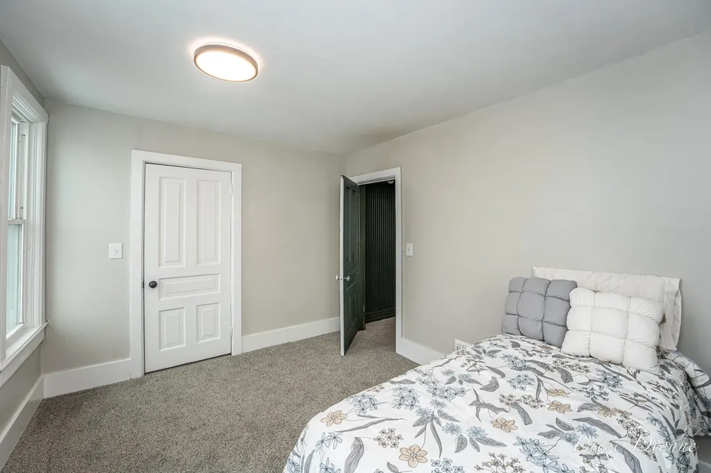 32 W Main Avenue Zeeland City MI 49464
