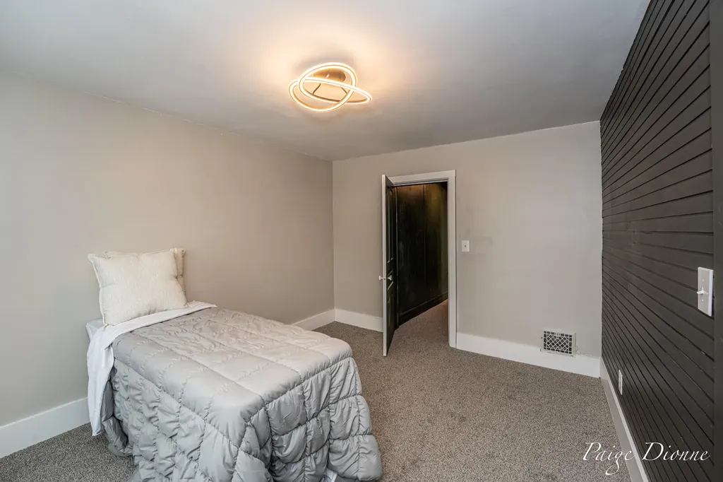 32 W Main Avenue Zeeland City MI 49464