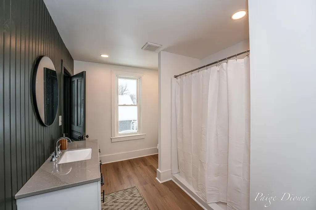 32 W Main Avenue Zeeland City MI 49464