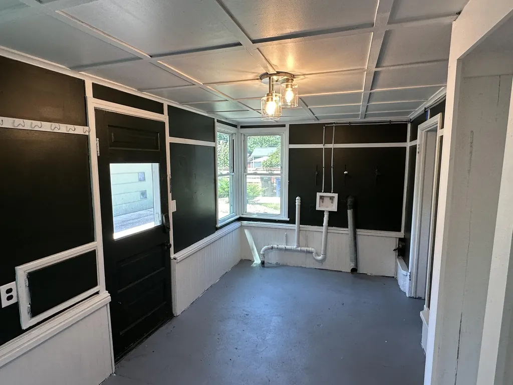 32 W Main Avenue Zeeland City MI 49464