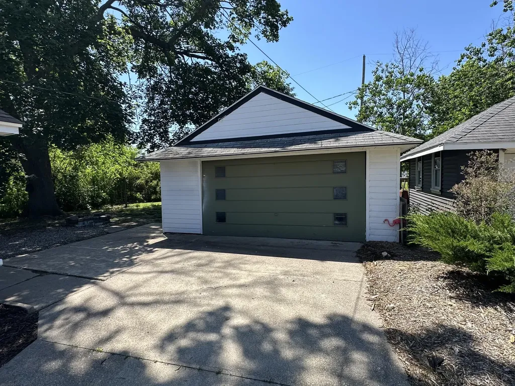 32 W Main Avenue Zeeland City MI 49464