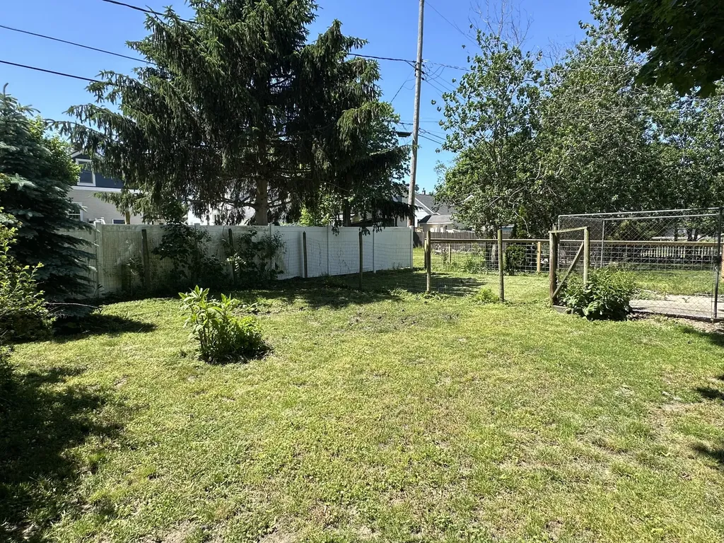 32 W Main Avenue Zeeland City MI 49464