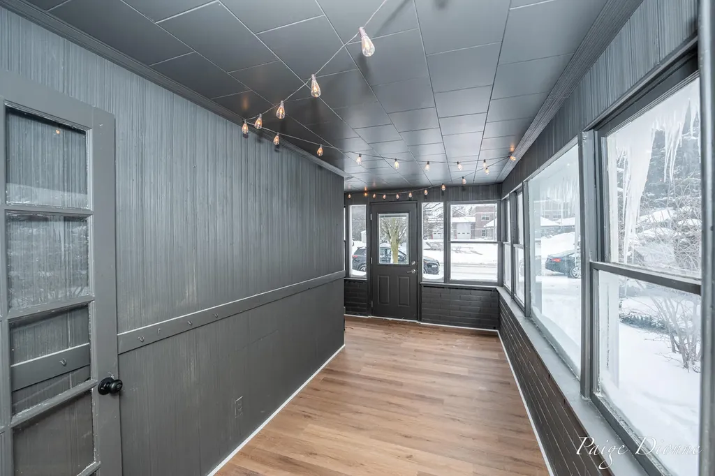 32 W Main Avenue Zeeland City MI 49464