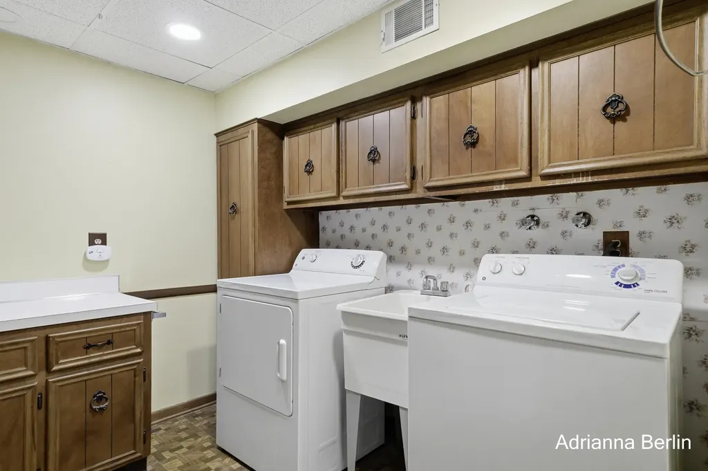 7467 Pinegrove Drive Georgetown Charter Township MI 49428