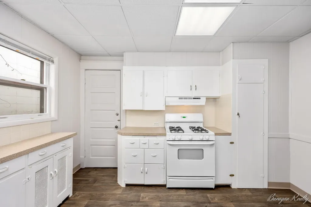 2147 Plainfield Avenue NE Grand Rapids City MI 49505