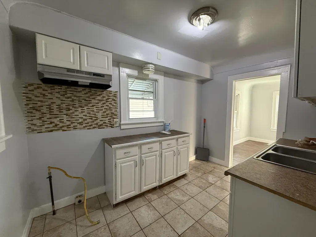 26 Edna Avenue Pontiac City MI 48341