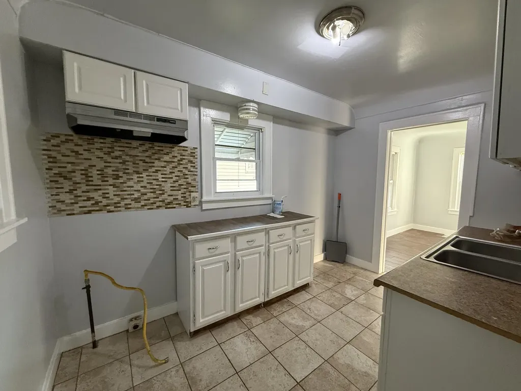 26 Edna Avenue Pontiac City MI 48341
