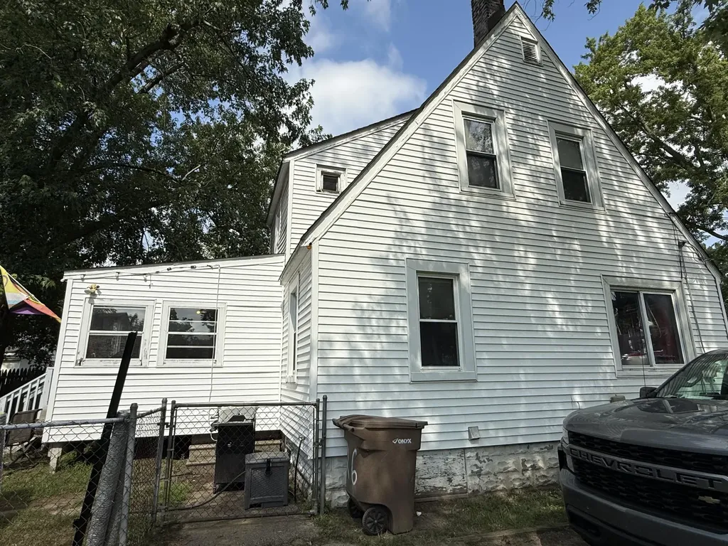 26 Edna Avenue Pontiac City MI 48341