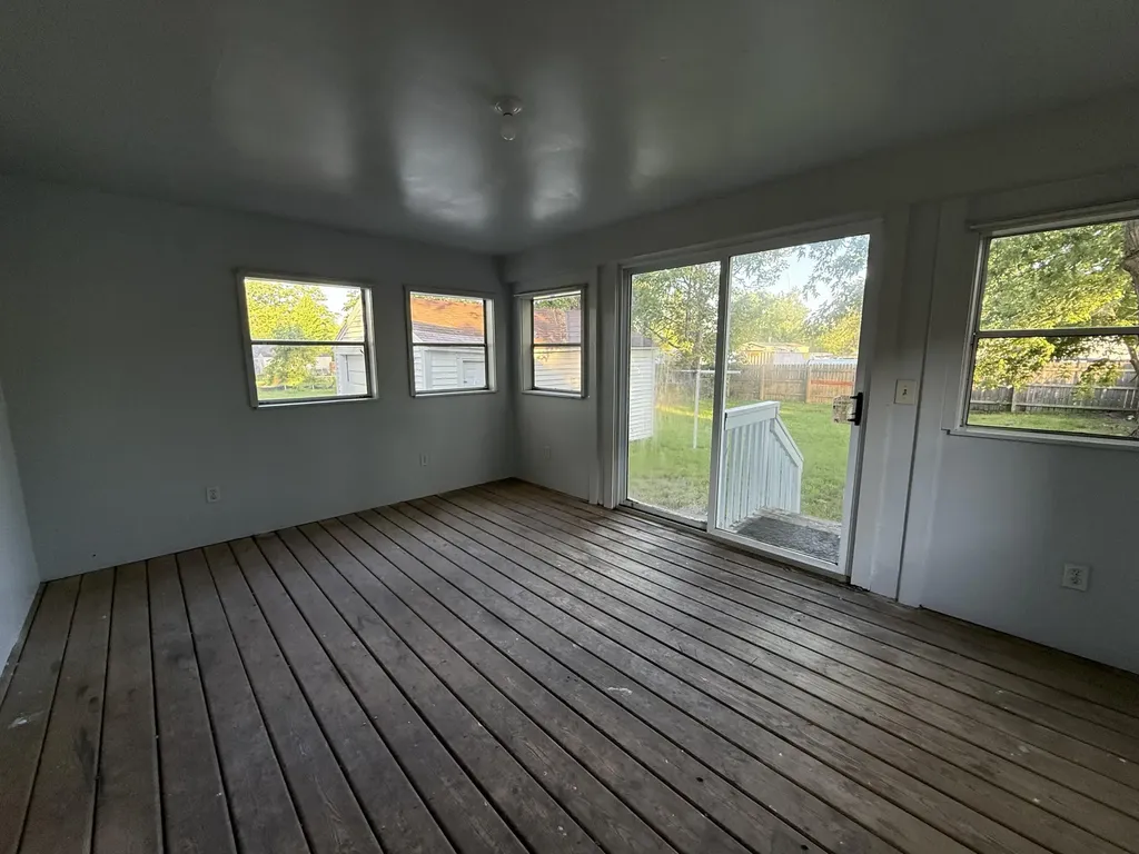 26 Edna Avenue Pontiac City MI 48341