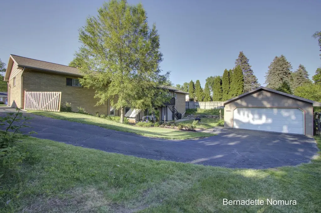 1906 Andrew Street SE Kentwood City MI 49508