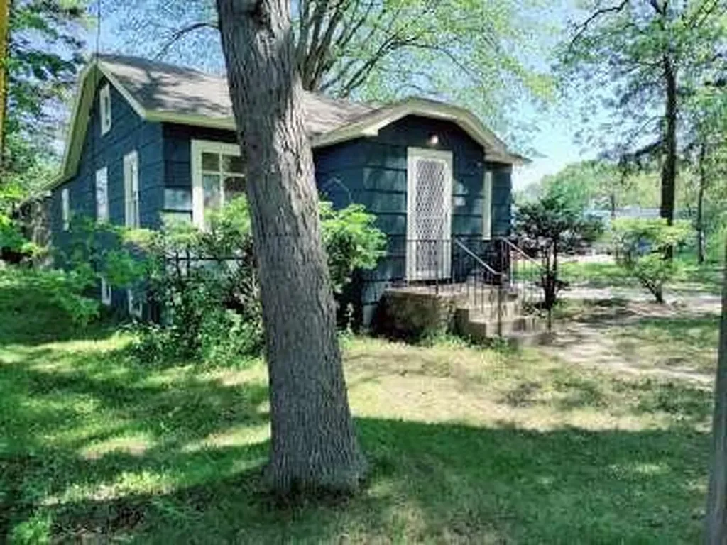 360 W Hume Avenue Muskegon Heights City MI 49444