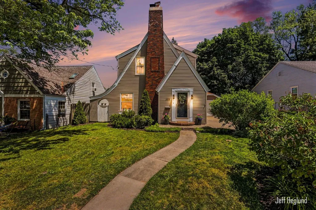 1808 Rossman Avenue SE Grand Rapids City MI 49507