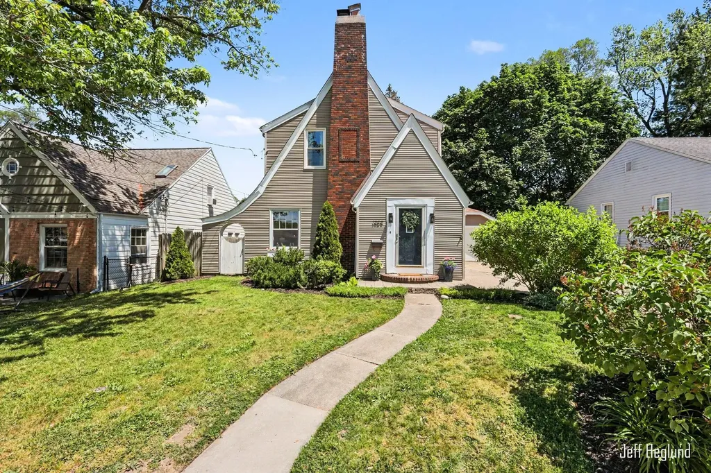 1808 Rossman Avenue SE Grand Rapids City MI 49507
