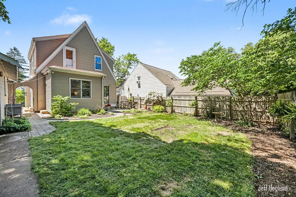 1808 Rossman Avenue SE Grand Rapids City MI 49507